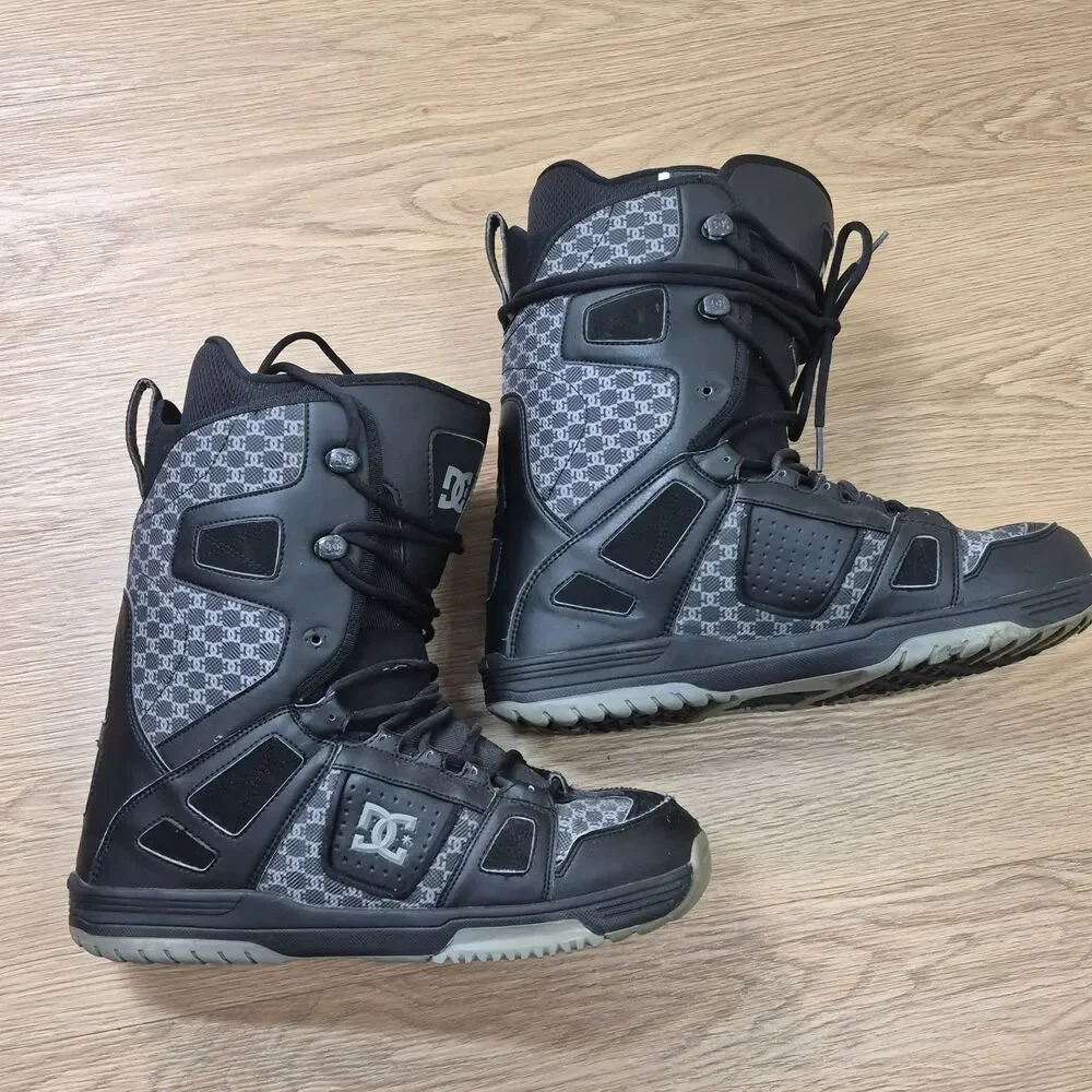 DC Phase 09 Snowboard Boots Mens 14 Black Gray Check Lace Up 2009 DC Logo READ